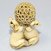 японская нецка из слоновой кости Две Белых Крысы