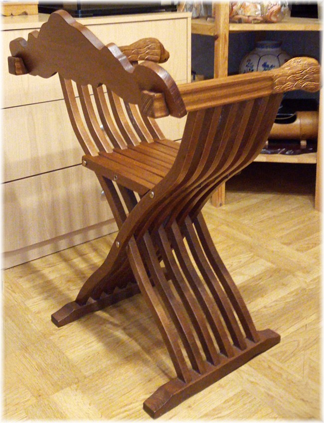 резное деревянное складное кресло из Японии