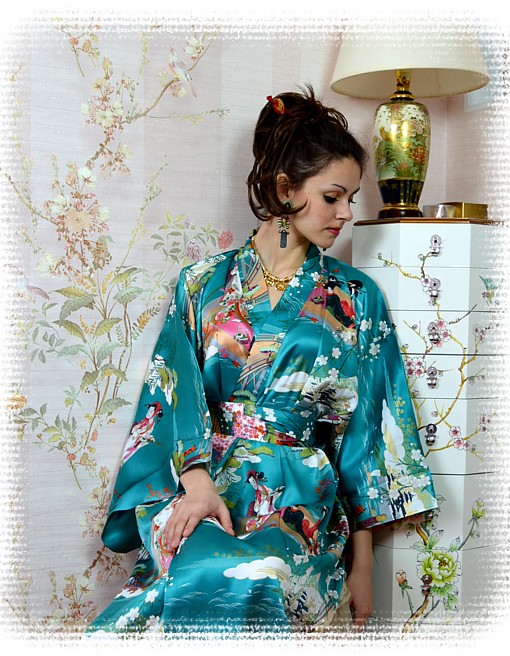 японское кимоно из натурального шелка